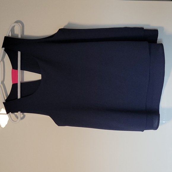 Loose top with pink details at the back - Picture 4 of 5